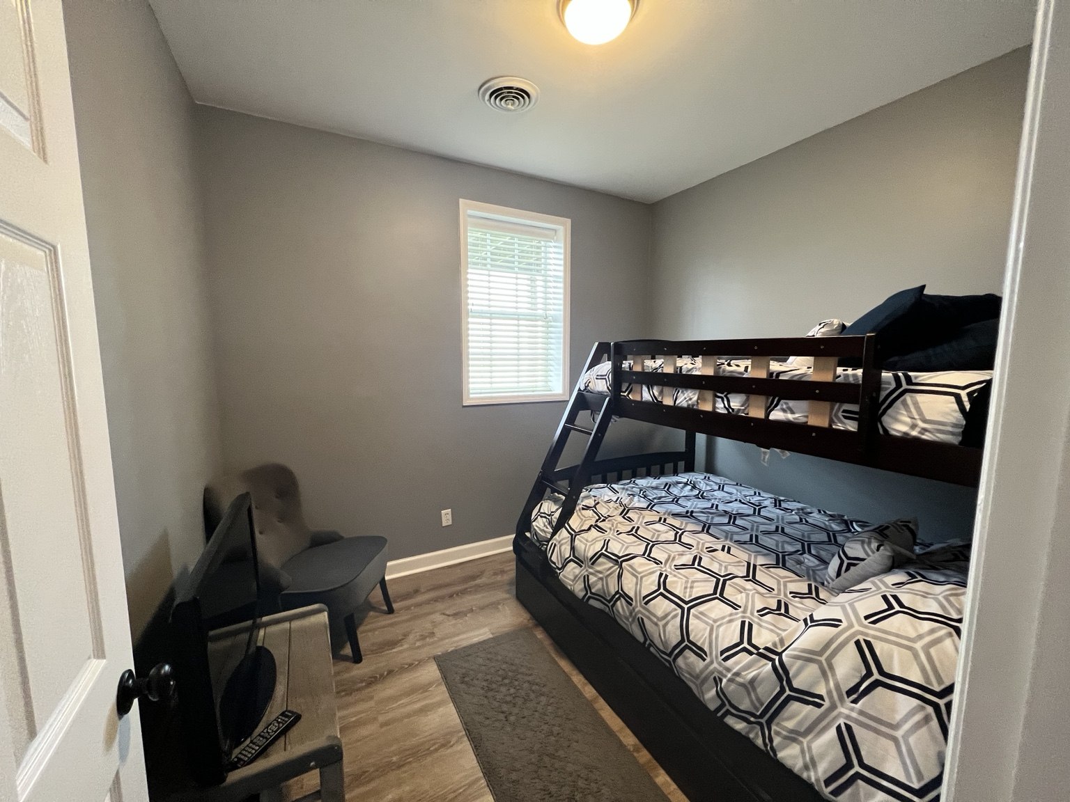 Downstairs bunk bedroom